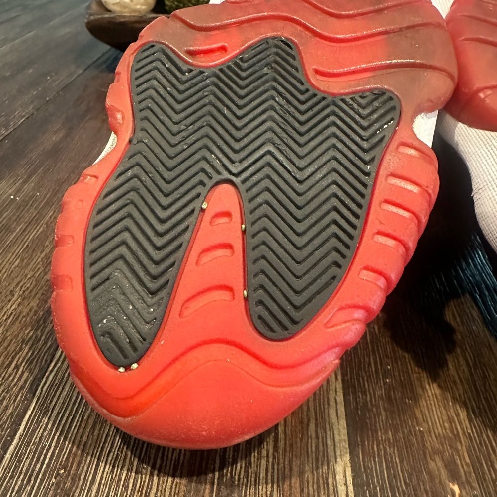 Air Jordan Retro 11 Mid Bred Sneakers (Beaters) - Picture 11 of 14